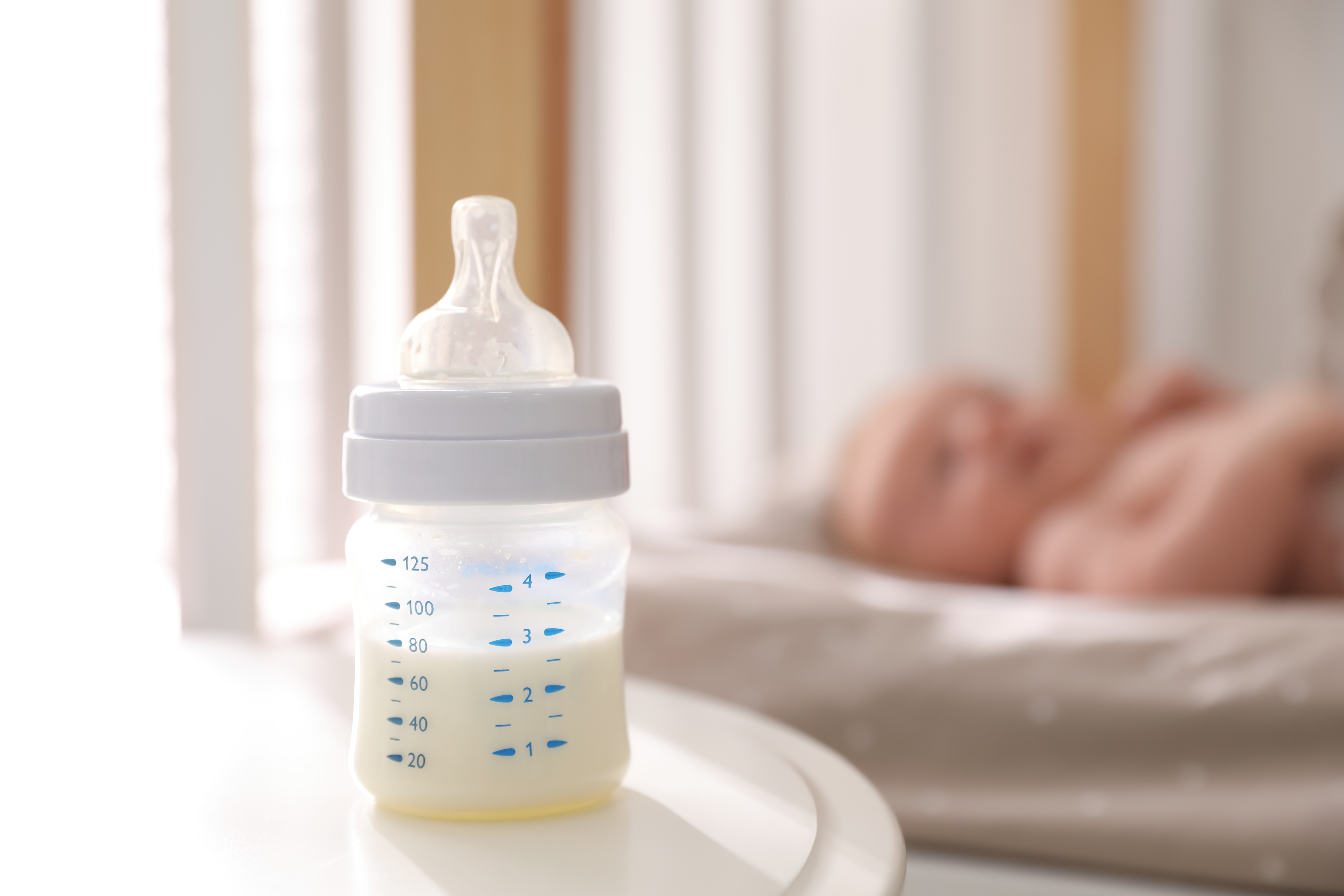 blähungen-bei-babys-luft-im-bauch-flaschenkinder